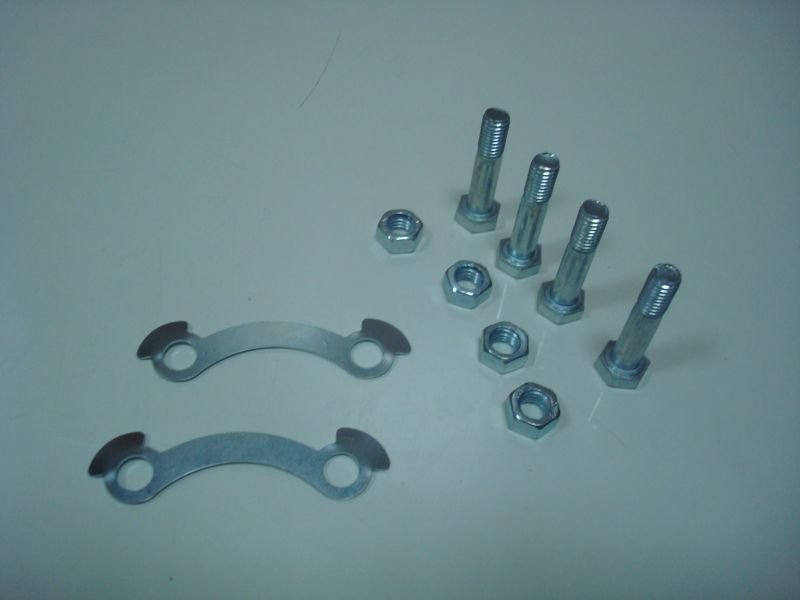 YAMAHA YBR125 DİŞLİ TAŞIYICI (GÖBEĞİ-FLANŞ) VİDA CİVATASI