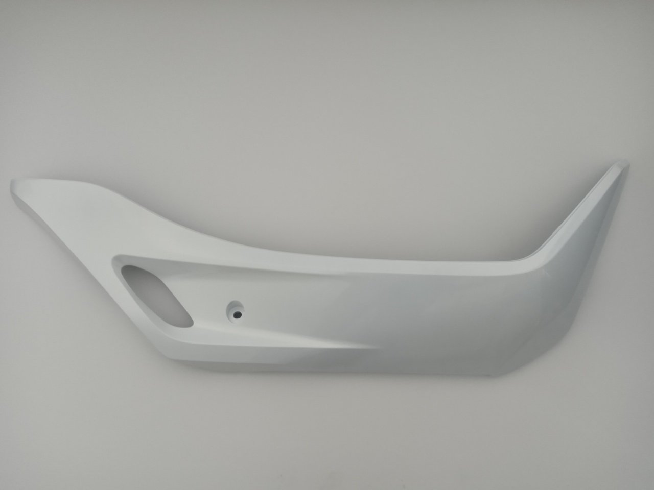 HONDA PCX DÖŞEME DESTEĞİ SAĞ BEYAZ(64431-KWN-900-ZB) ORJİNAL